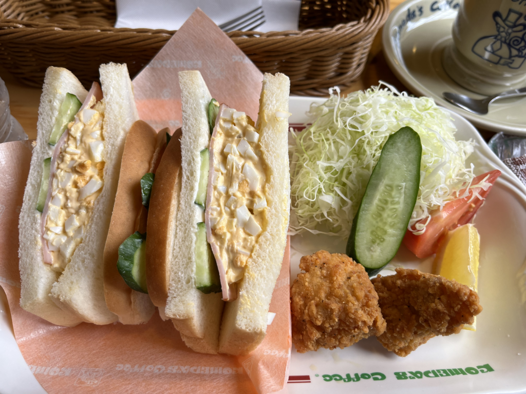 コメダ珈琲のサンドイッチはでかい。いつもお世話になってます